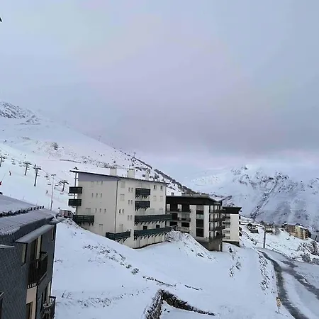 Au Pied Des Pistes!